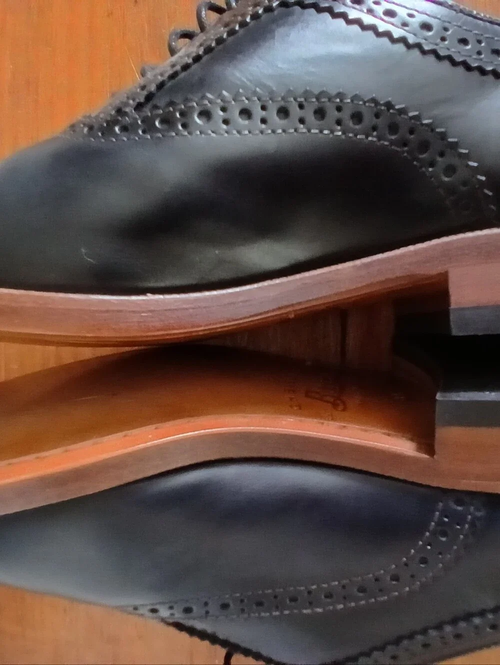Bass Black Brogue Leather Oxfords with Brown Welt Sz 8.5M. EUC